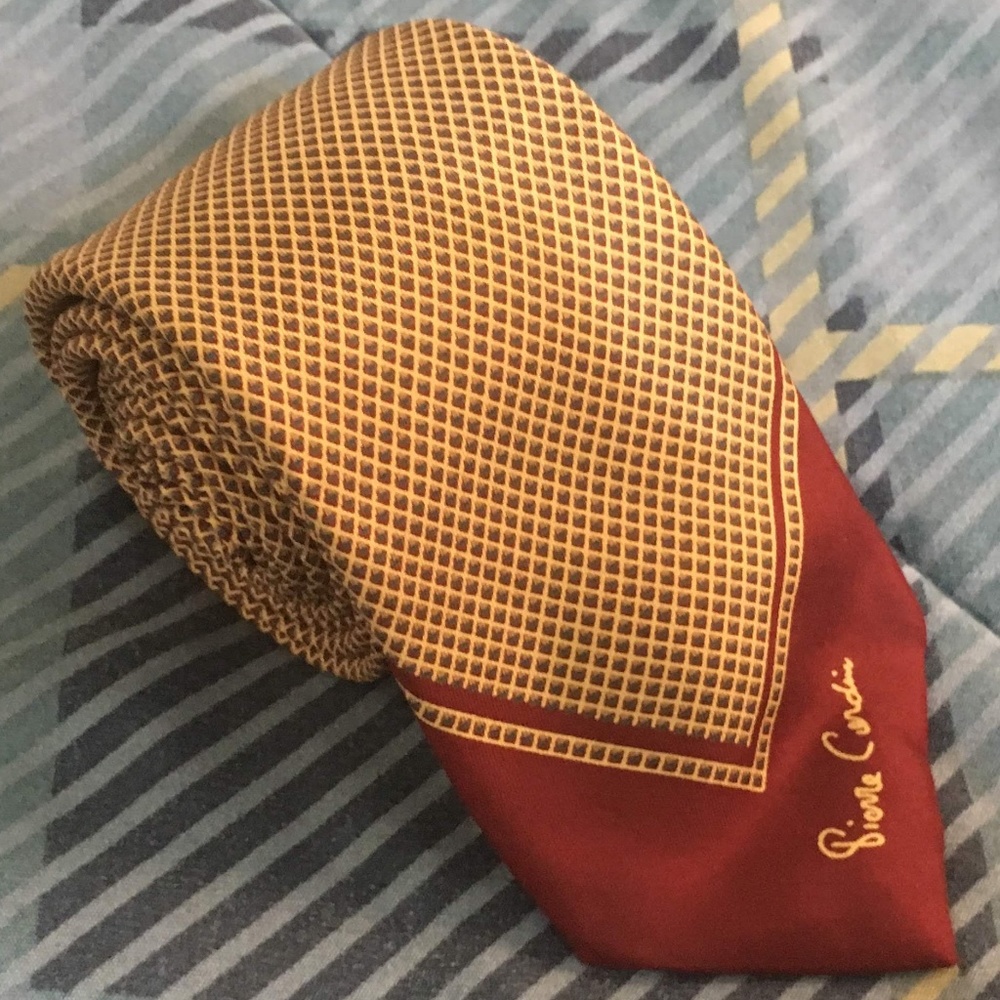 Pierre Cardin gold geometric pattern 100%silk tie